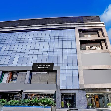 Super Townhouse Pbg Mall Vashi Turambhe Exterior photo