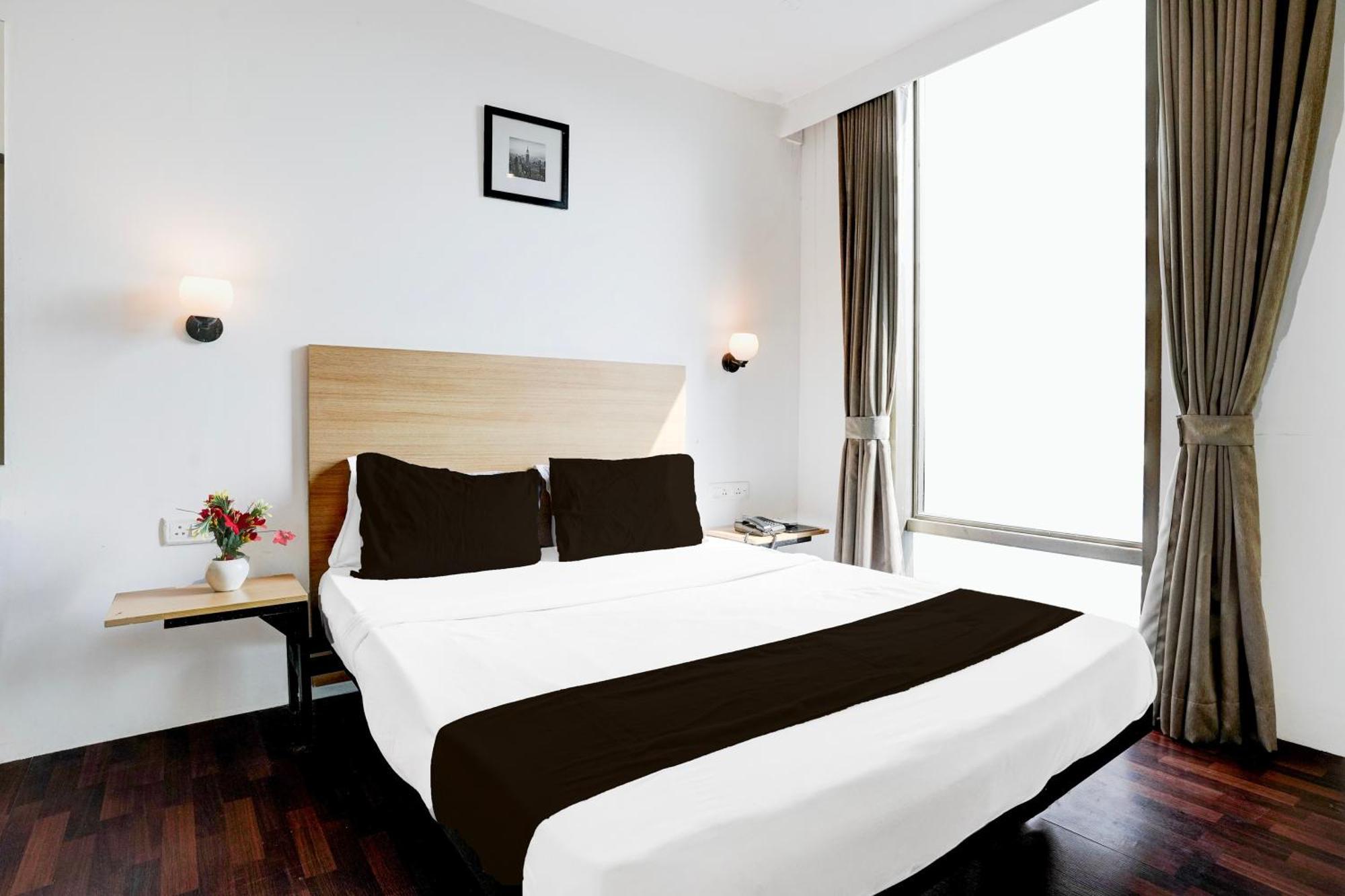 Super Townhouse Pbg Mall Vashi Turambhe Exterior photo