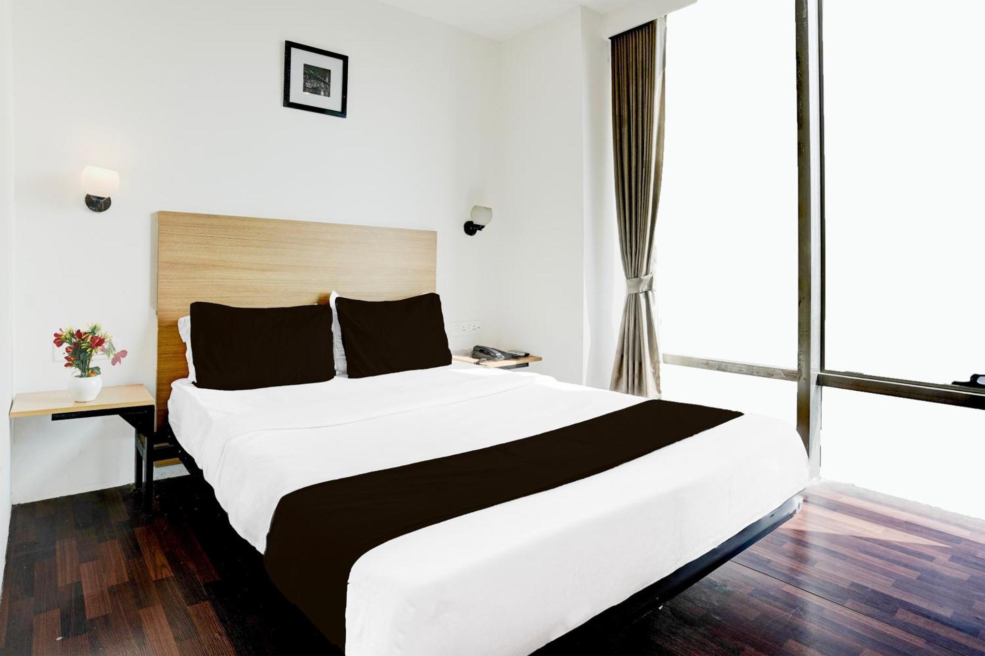 Super Townhouse Pbg Mall Vashi Turambhe Exterior photo