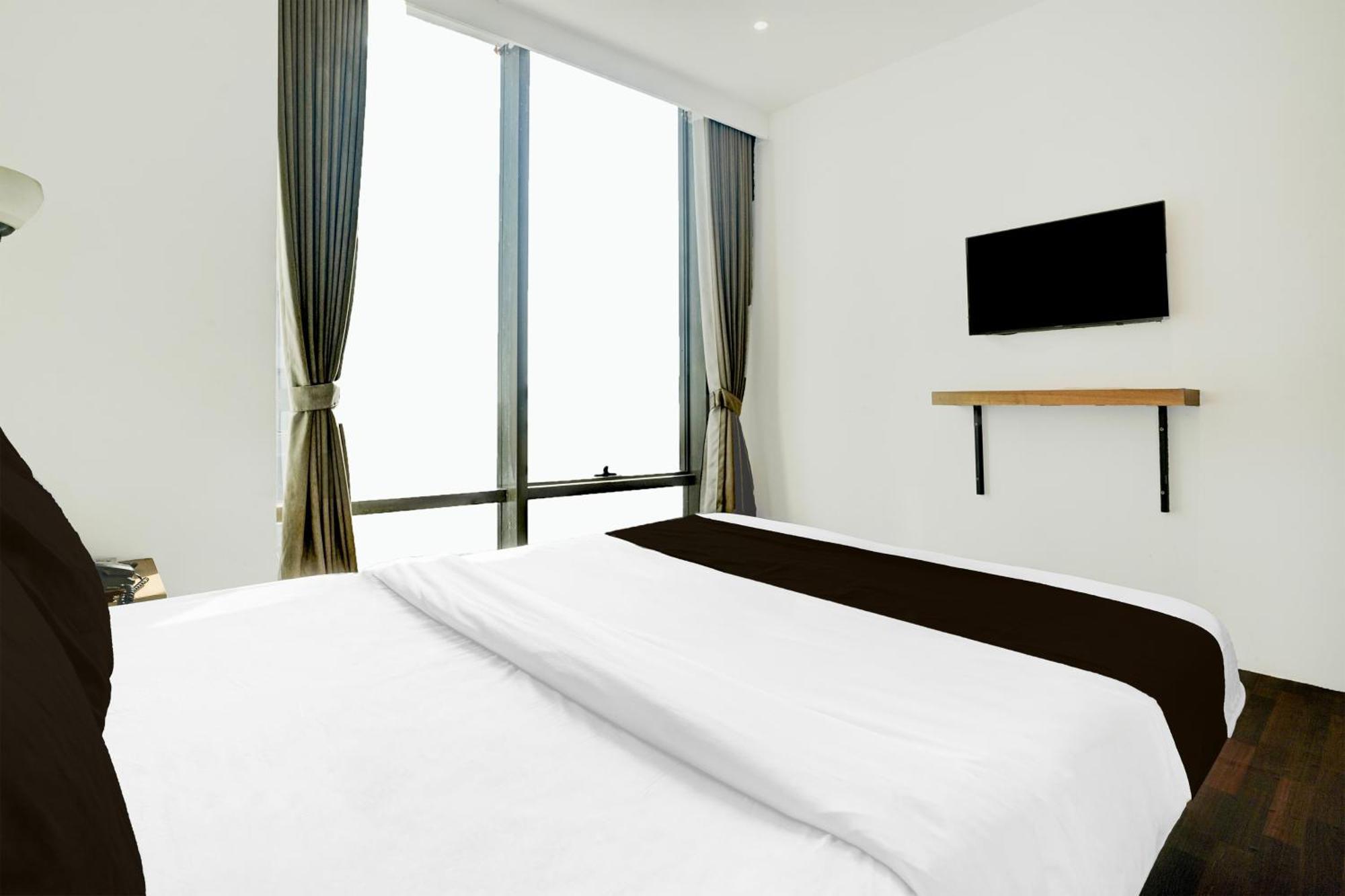 Super Townhouse Pbg Mall Vashi Turambhe Exterior photo