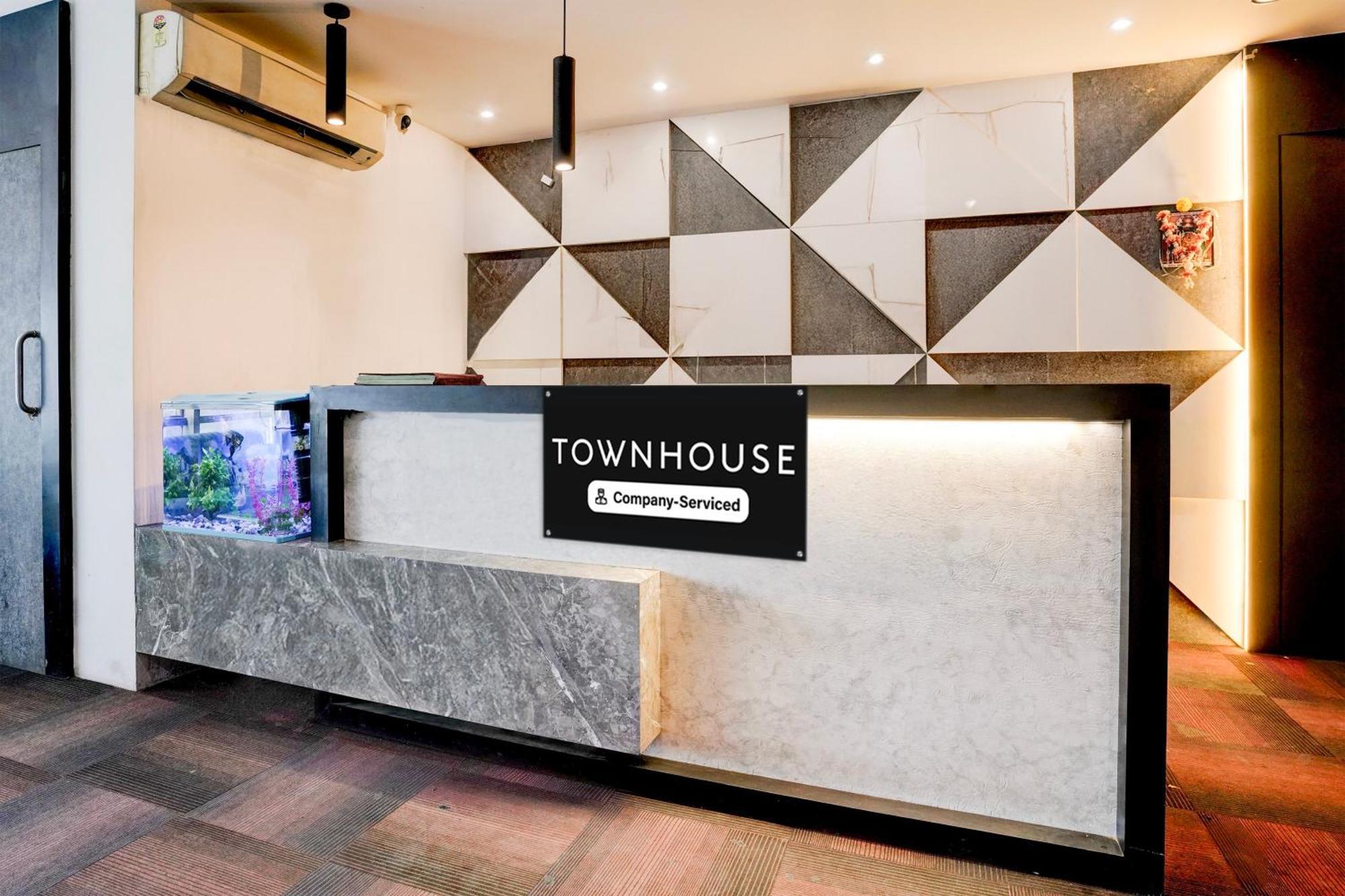 Super Townhouse Pbg Mall Vashi Turambhe Exterior photo