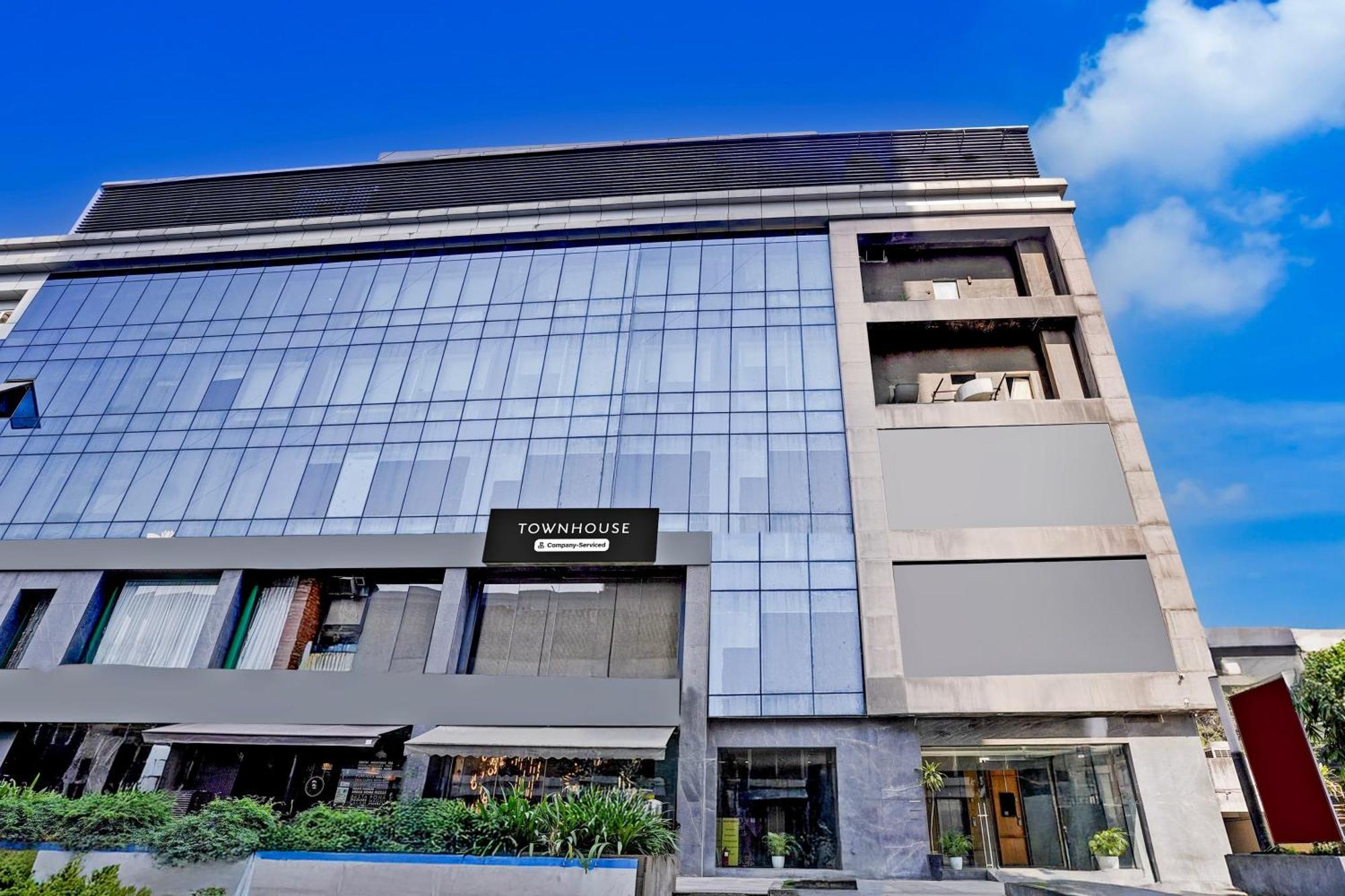 Super Townhouse Pbg Mall Vashi Turambhe Exterior photo