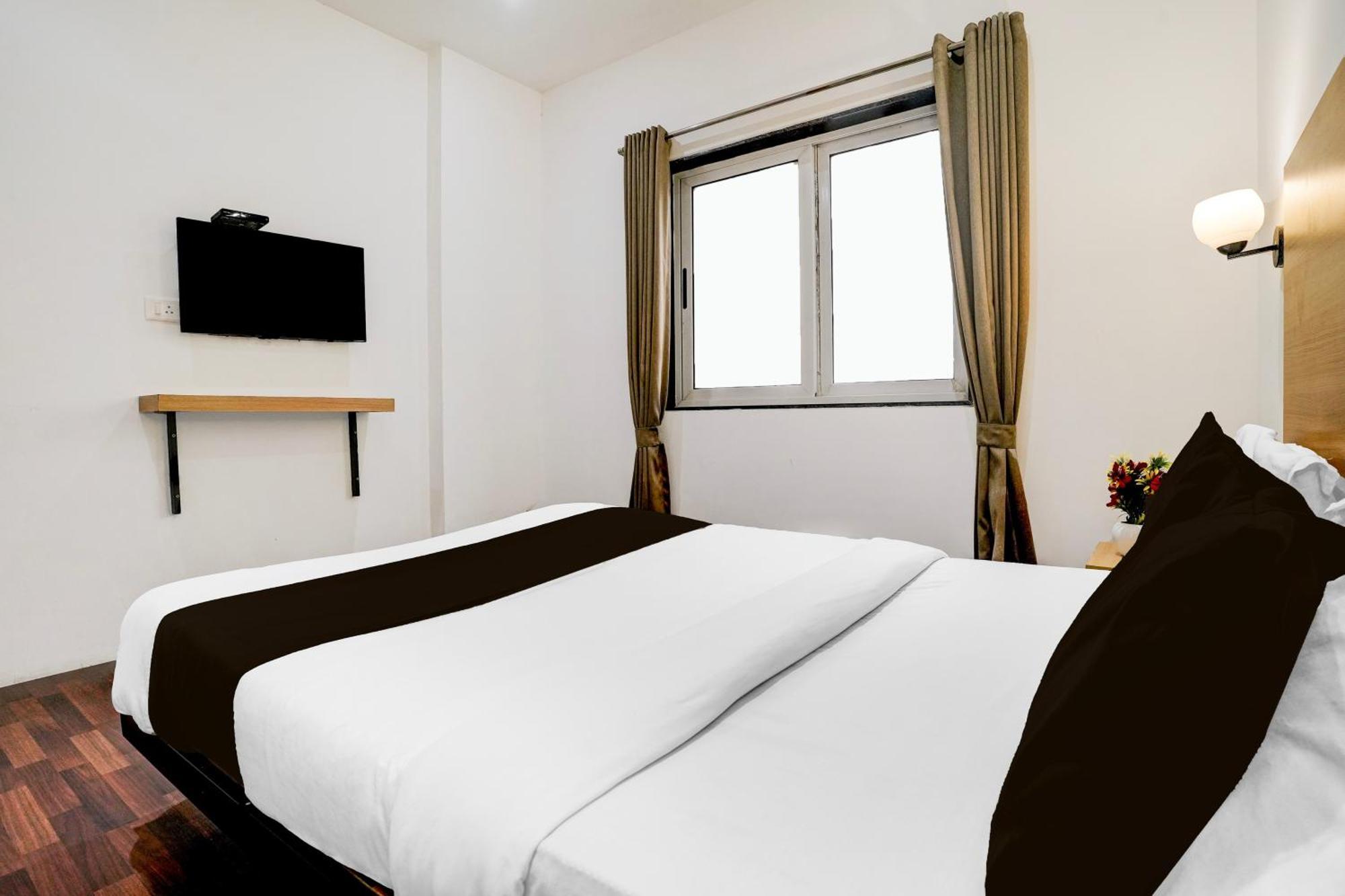 Super Townhouse Pbg Mall Vashi Turambhe Exterior photo